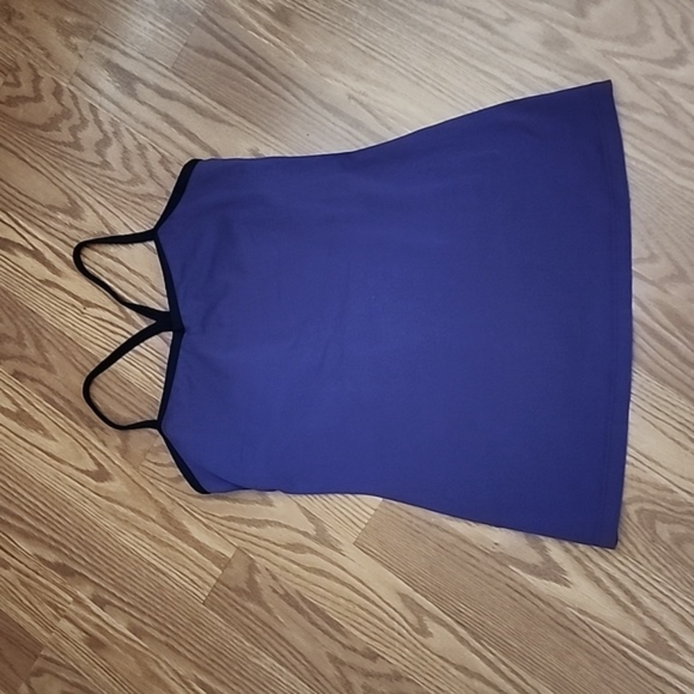 Lucy Racerback‎ top med
